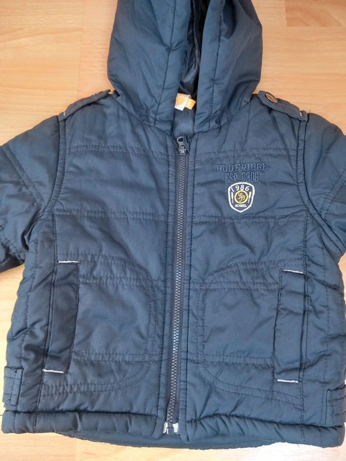 Manteau bleu marine 6 mois état impeccable - photo numéro 2