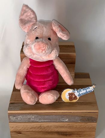 DY183 doudou porcinet Disney store