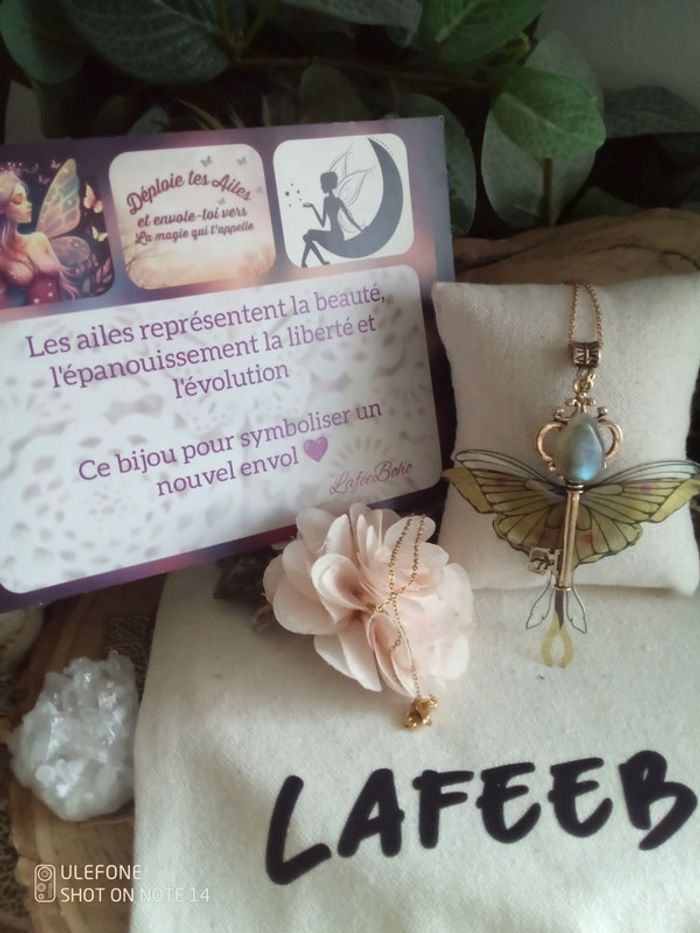 Collier sautoir clé ailes de papillon avec pierre naturelle de Labradorite + carte - photo numéro 2