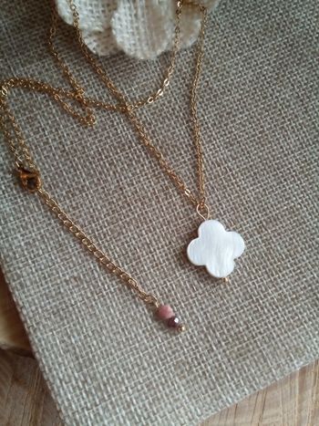 Collier porte bonheur trèfle de n'a'c'r'e naturelle blanche 🤍.