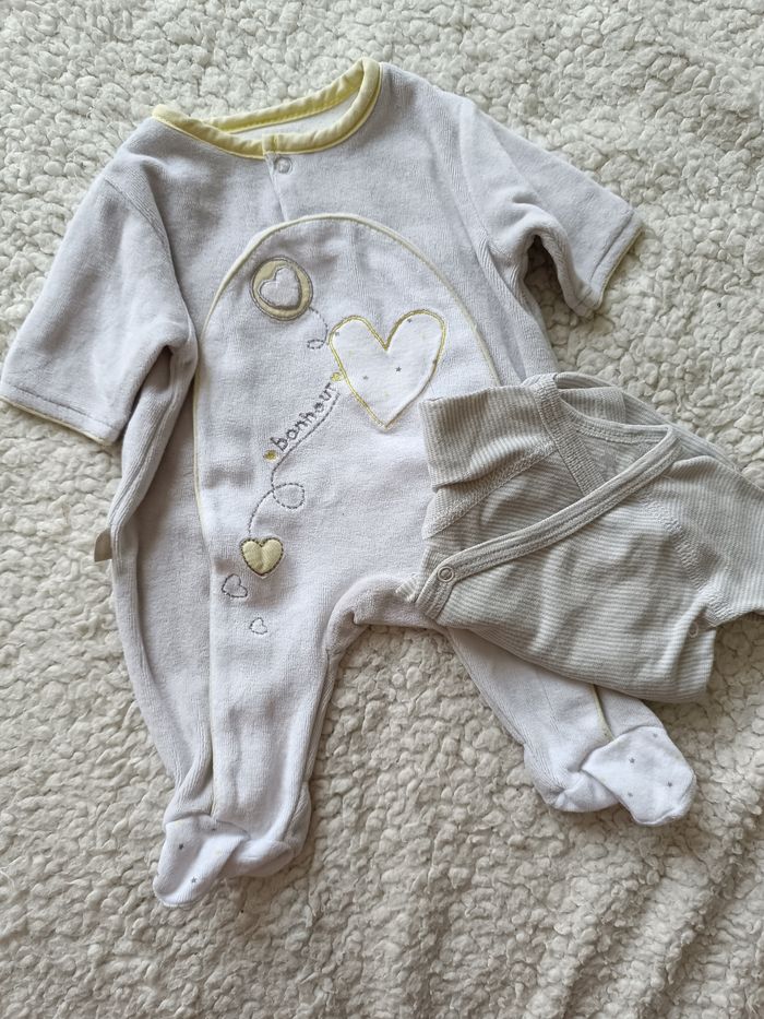 1 pyjama et 1 body