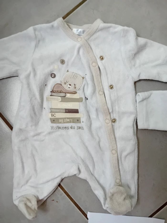 Lot de 2 pyjamas taille 0 mois - photo numéro 2