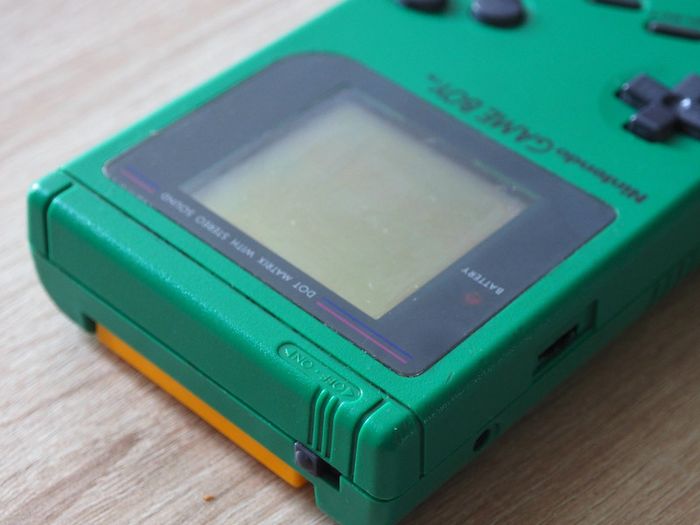 Ancienne Game Boy verte avec accessoires - photo numéro 4