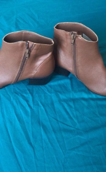 Paire de bottine en cuir camel taille 37