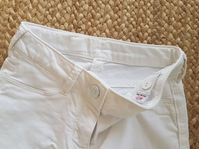 Jeans slim blanc
Eddie pen
Taille 8 ans
Etat neuf. Porté une fois - photo numéro 3