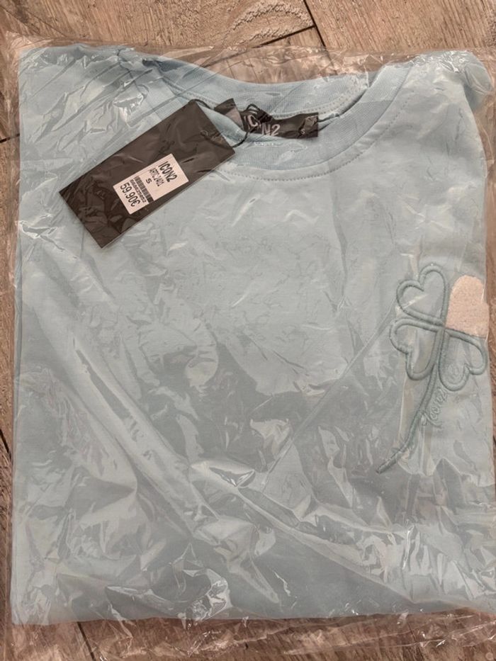 Pull bleu clair icon2