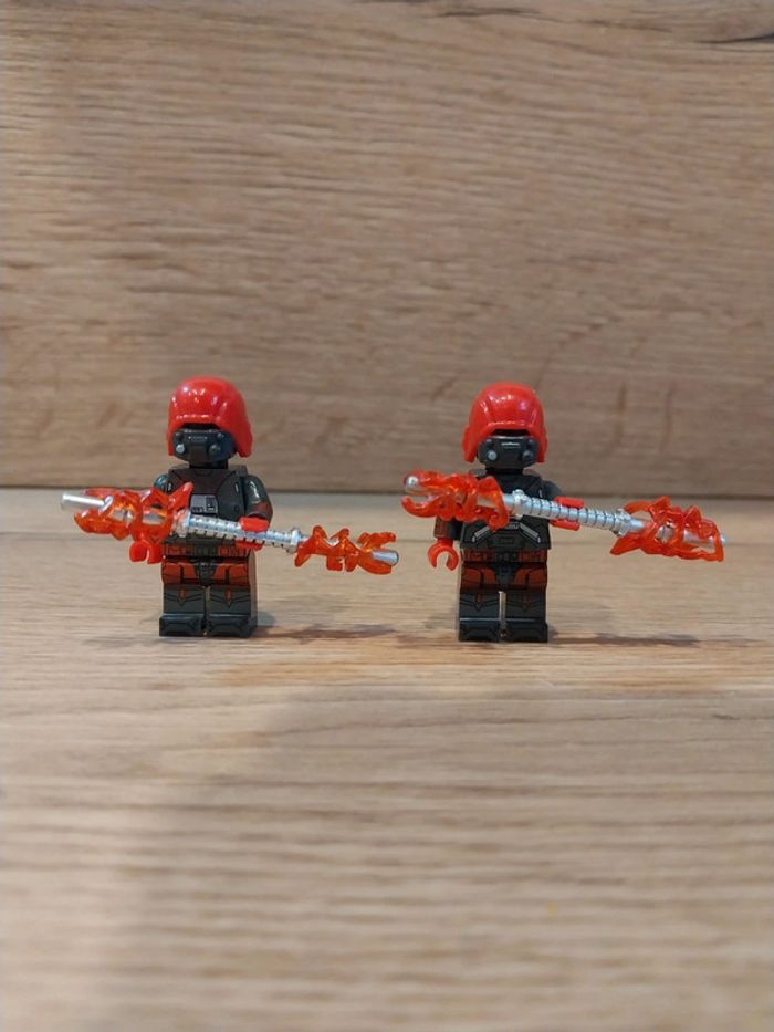 Figurines type lego 2 Droides Assassins star wars