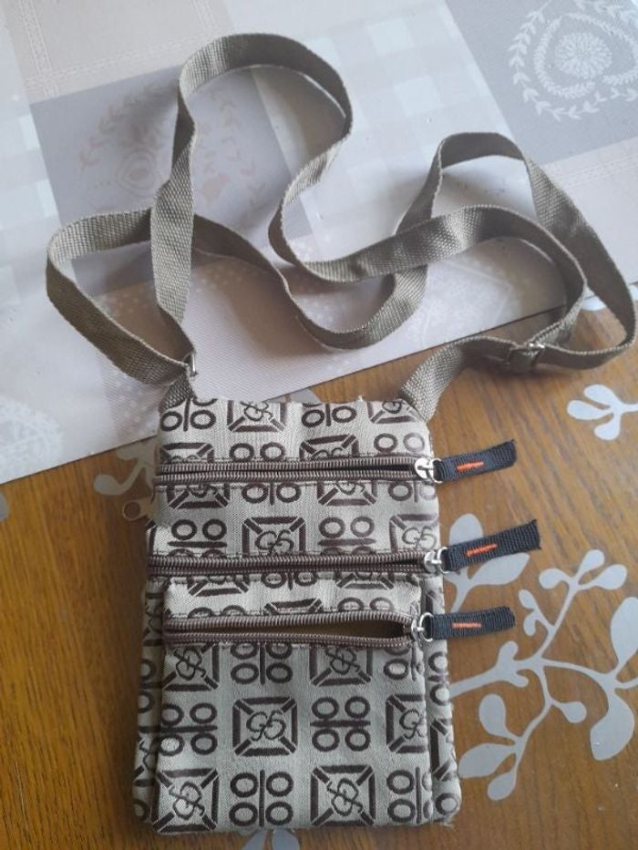 Pochette mixte à bandoulière marron, comme neuve