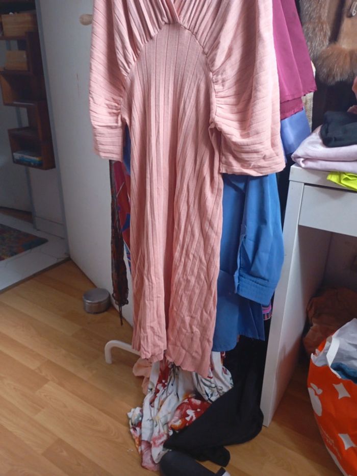 Superbe robe neuve - photo numéro 2