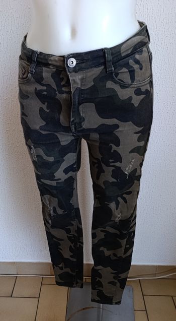 Jean motif militaire mis bon