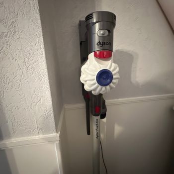 Dyson V7
