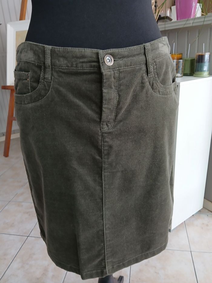 Jupe droite velours T44.