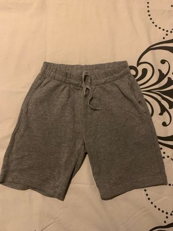 Short gris taille 12 ans