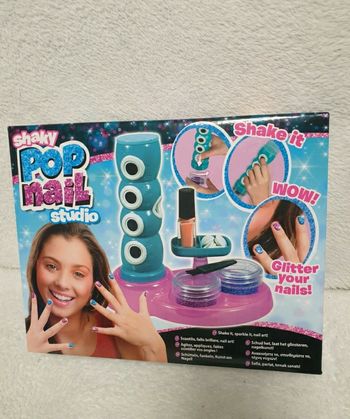 Shaky Pop Nail Studio