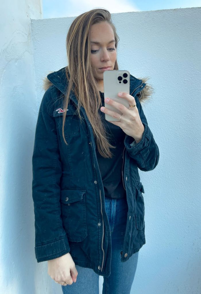 Manteau Hollister bleu marine avec logo rouge - photo numéro 2