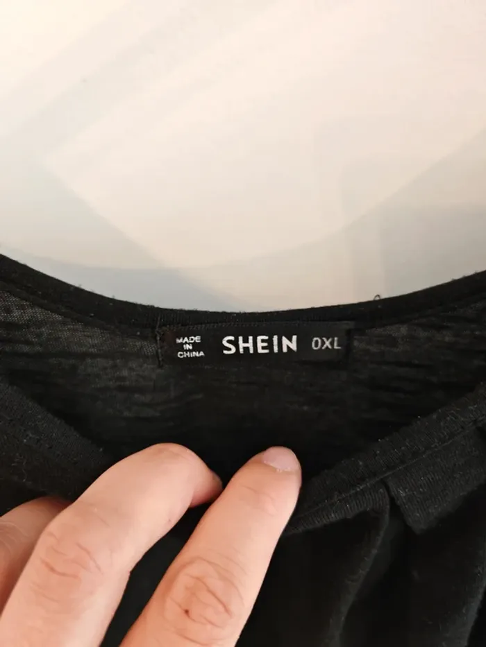 T-shirt noir avec manches dentelle Shein - photo numéro 5