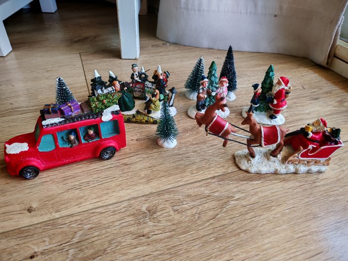 Figurines pour village de noel traîneau du père noel