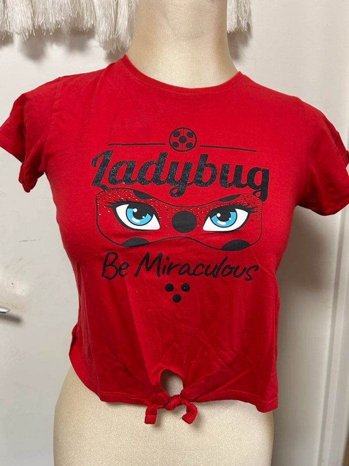 TEE shirt court