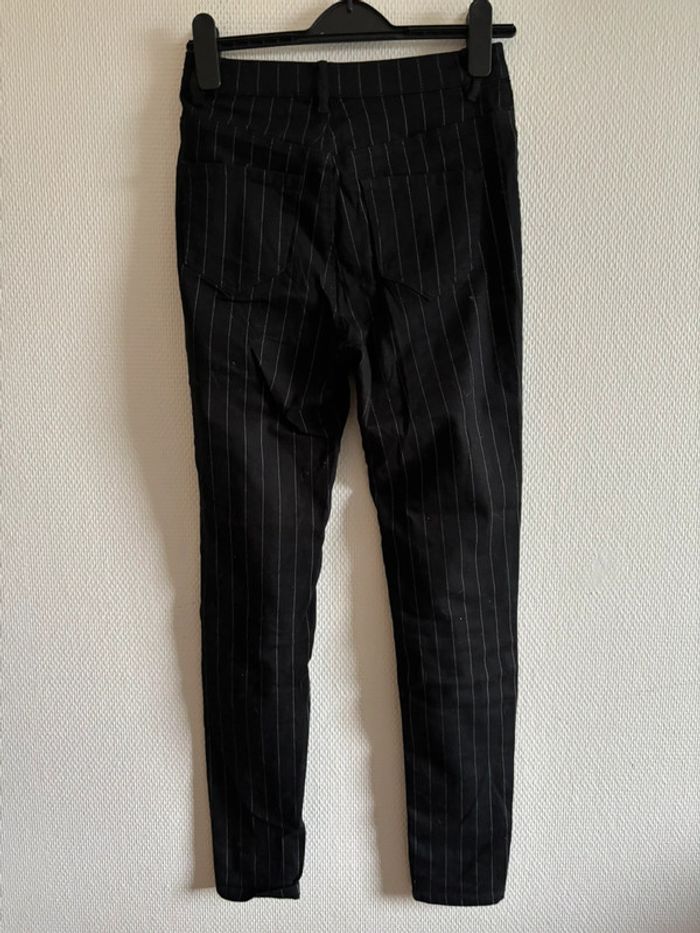 Jean noir à rayures blanches - taille 34 - photo numéro 3
