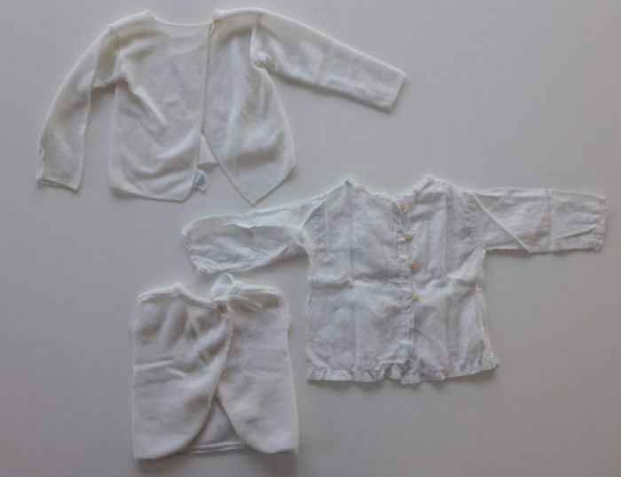 Vetements bébé anciens pour poupon ou poupée