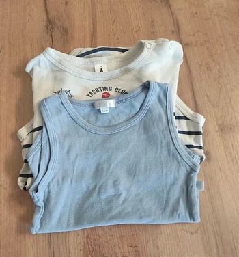 Lot de 2 bodies manches courtes 18 mois - Blanc et Bleu clair - Très bon état
