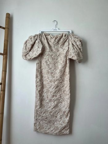 Robe Col Bardot Manches Bouffantes Fendu Dos-Nu En Jacquard