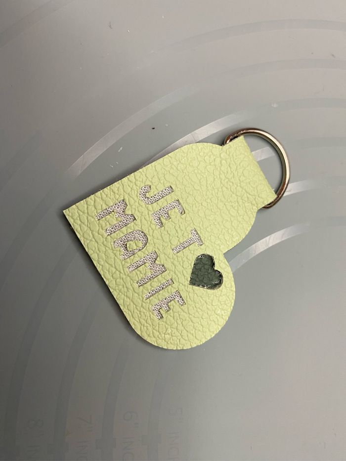 Porte clé coeur simili cuir fête des grands mères