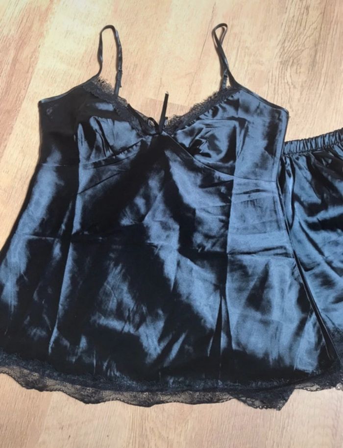 Ensemble pyjama noir avec short + débardeur, Taille S - photo numéro 2