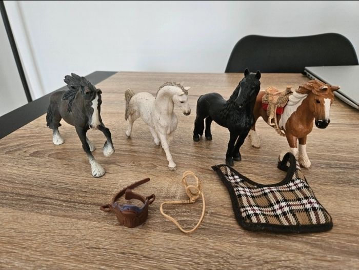 Lot 3 de 4 Chevaux Schleich