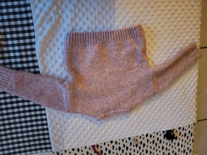 Pull rose chaud avec fleur brodée – Taille 3 ans Parfait pour les nuits fraîches du printemps - photo numéro 2