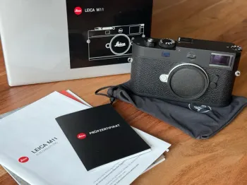 Leica M11.
