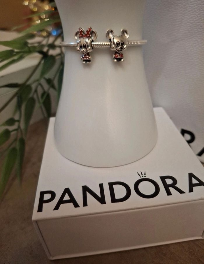 Lot de deux charms minnie et mickey