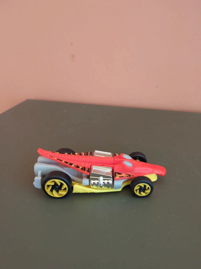voiture hot wheels kinder maxi