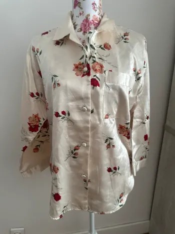 Chemise satinée beige crème