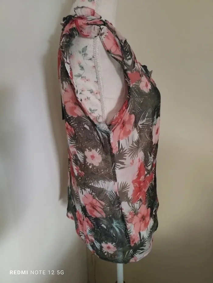 Magnifique blouse transparente taille 40 - photo numéro 3