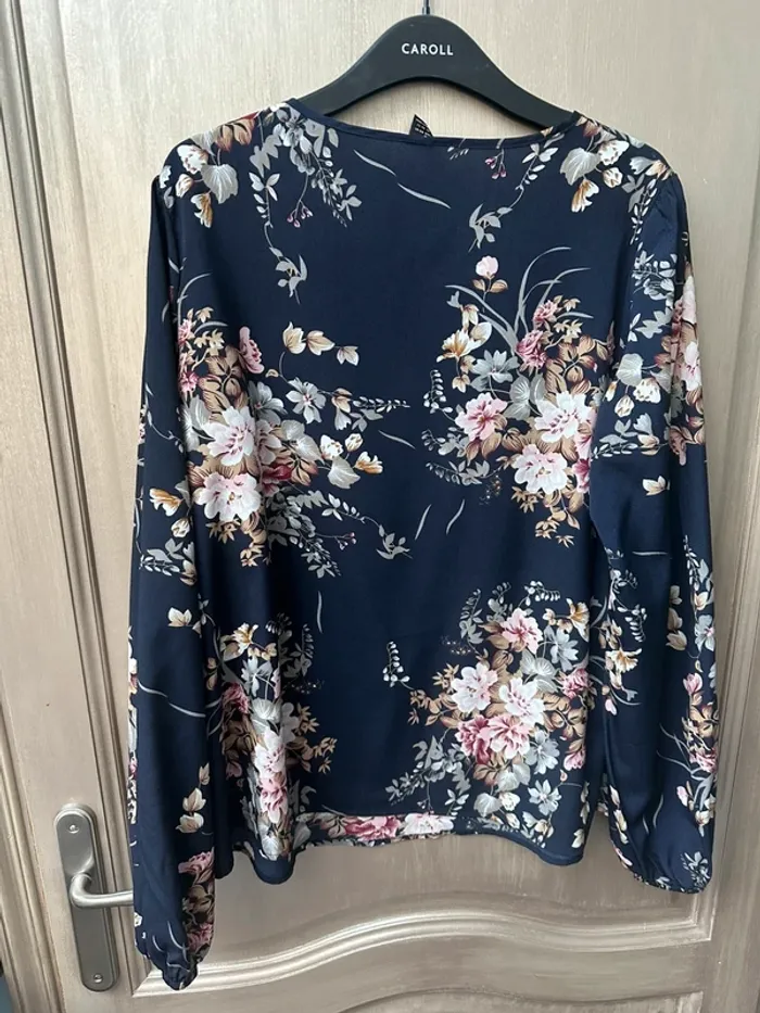 Blouse bleu marine fleuri Shein 44 fluide et légère - photo numéro 8