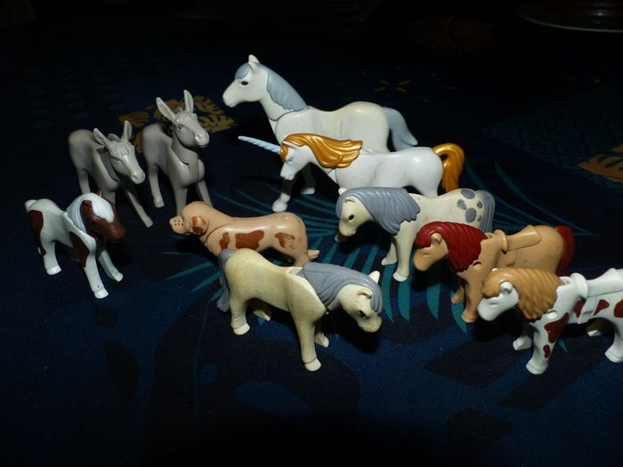 Lot playmobils animaux , chevaux , licorne etc