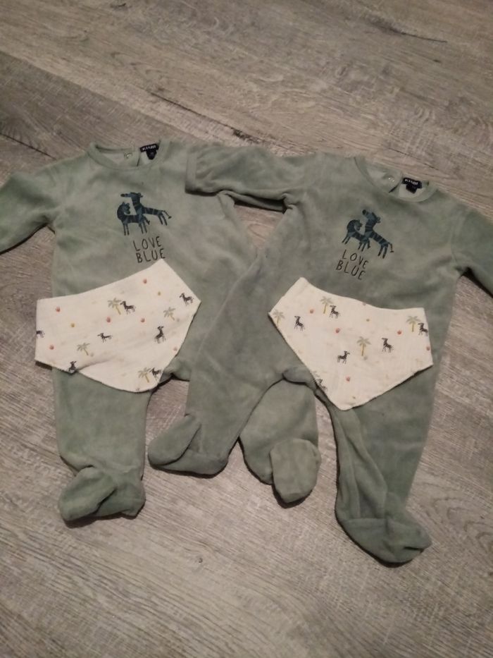 Lot pyjama et bavoir 3 mois