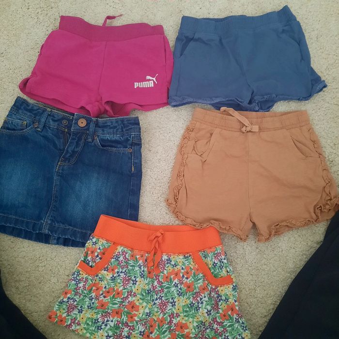 Lot shorts et 1 jupe jeans 4ans