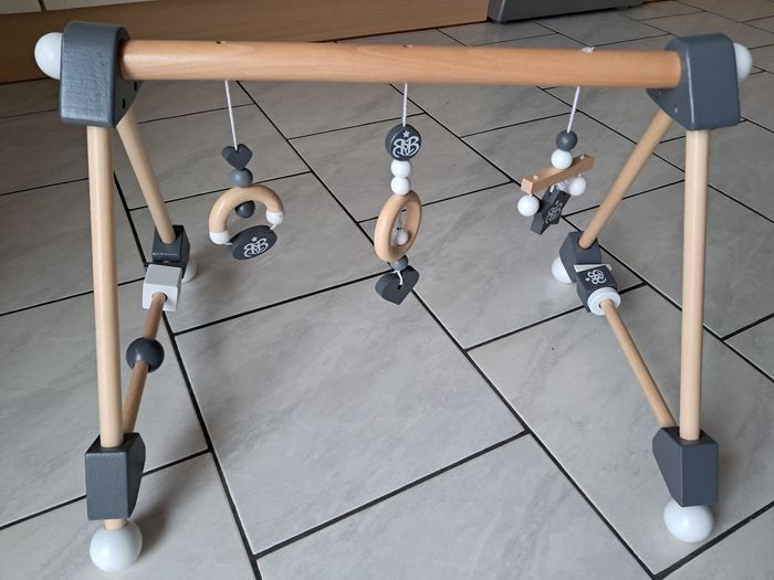 Portique d'éveil bébé en bois