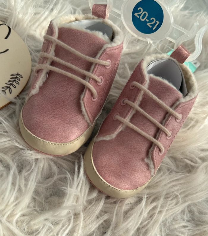Chaussures bébé neuve - photo numéro 2