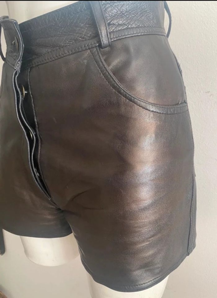 Short en cuir reflet doré - photo numéro 2