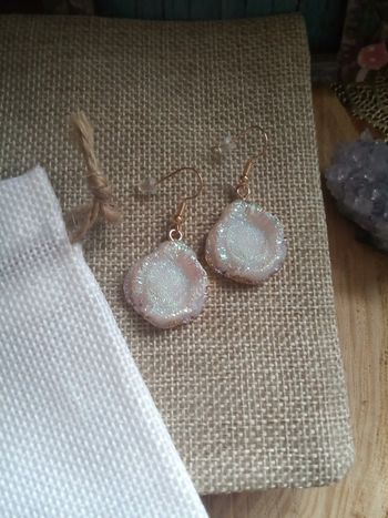 Boucles d'oreilles bohèmes géodes blanches