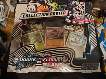 Collection poster 4 boosters écarlate et violet foudre noir flamme blanche pokémon AB Collection poster 4 boosters écarlate et violet foudre noir flamme blanche pokémon AB 

196214114005

Collection poster unys Unis 3 cartes promo brillantes imposteur dou