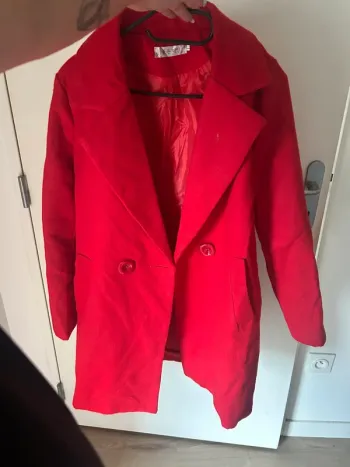 Manteau rouge taille L