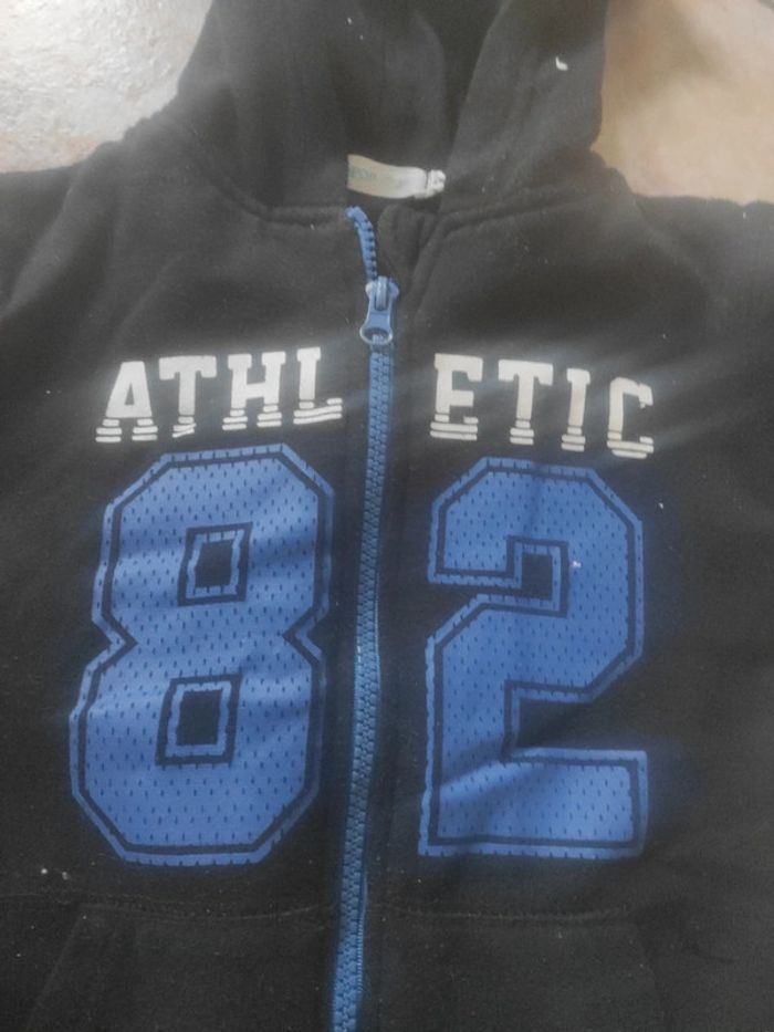 Sweat zippé 8 ans a capuche - photo numéro 2