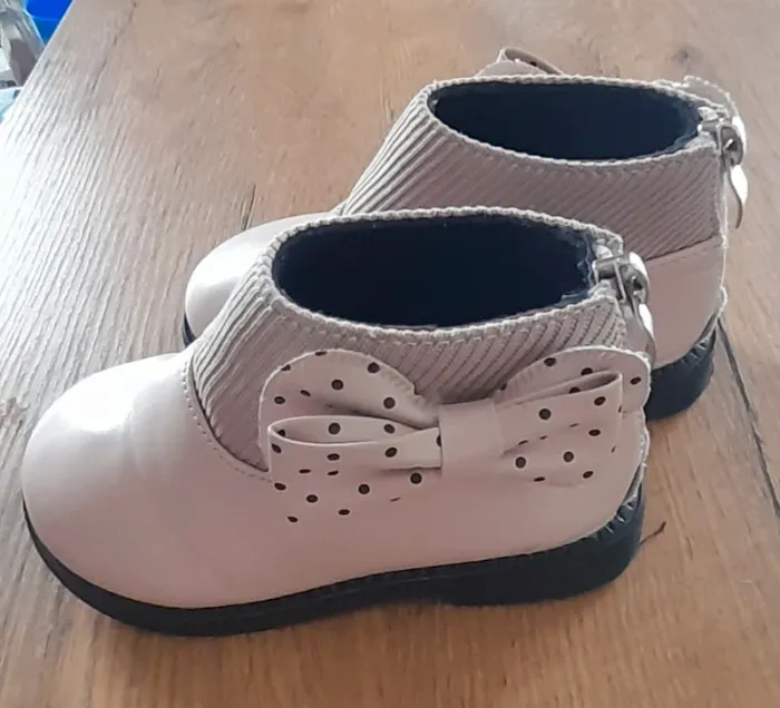 Trois paires de chaussures filles tailles 22. - photo numéro 8
