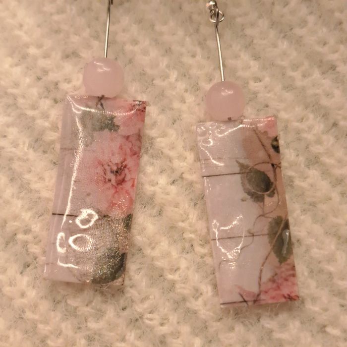 Boucles d'oreilles pendante rectangulaire florale rose - photo numéro 3
