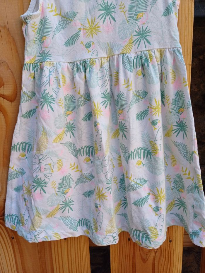 Jolie robe sans manches imprimé feuilles 5 ans Kiabi - photo numéro 4