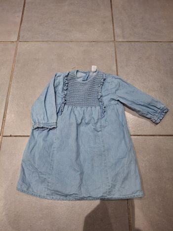 R9be bleu manche longue avec  empiècement  smok taille 18mois